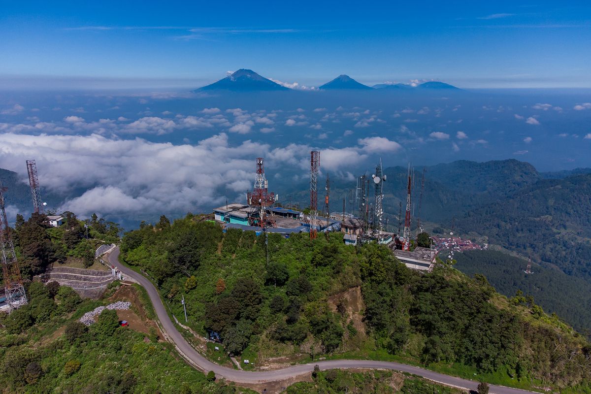 Menikmati Samudra Awan dan Eksotisme Puncak Gunung Telomoyo dari Ketinggian Sepakung
